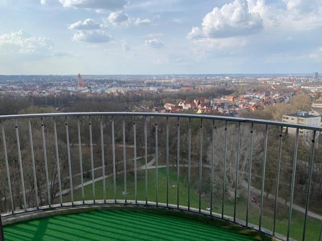 Sky Apartment Im Hotelturm Augsburgo Exterior foto